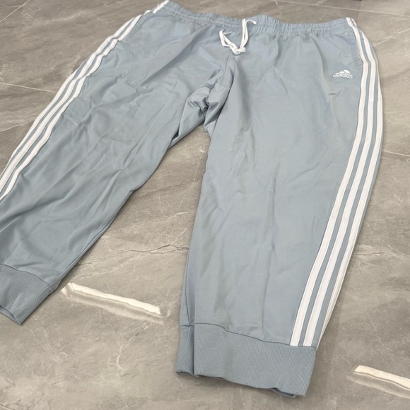 Women’s Adidas Essentials 3-Stripes Athletic Cuffed Pants 4X Plus Size - Picture 8 of 16